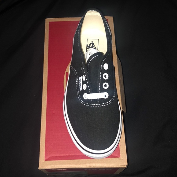 black authentic vans size 3